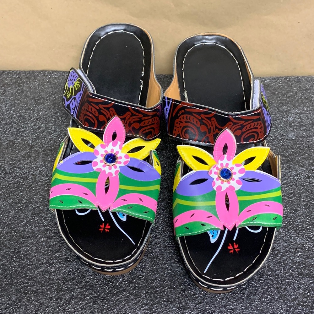 Women’s Multicolored Summer Sandals Size 8